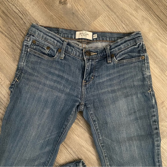Abercrombie and Fitch ‘Erin’ Jeans - Picture 2 of 6